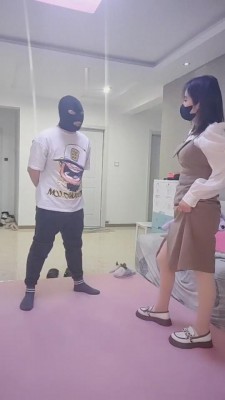 【雪儿】玩弄肥狗踢裆/尝试吞咽丝袜 bf9620