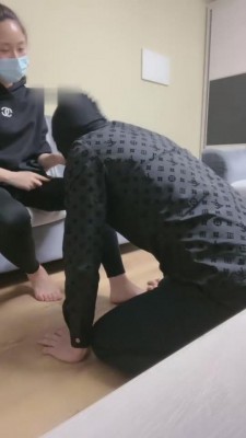 【五月】逛街后让贱狗舔脏鞋臭脚 bf8217