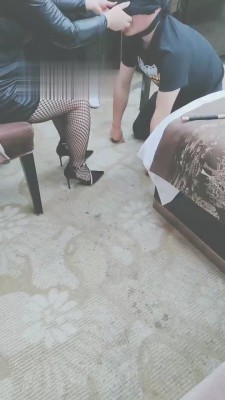 【黛颜】狗儿子偷闻妈妈的内裤 bf18274