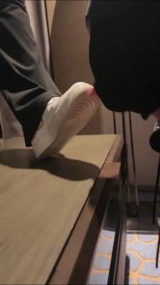 【西竹】小白鞋高跟黑丝让狗舔 bf22911