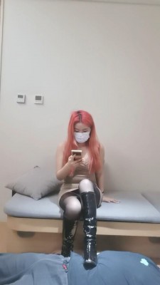 【NaNa】黑丝+贝壳头+长靴踩踏 bf23811