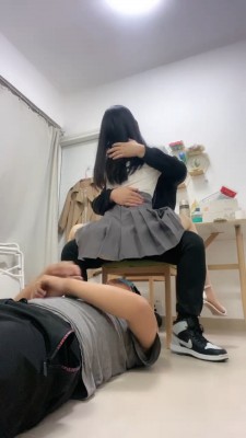 【艾莉】情侣主直接绿-高跟踩踏/骑马/竖中指羞辱/丝袜脚捂脸 bf26284