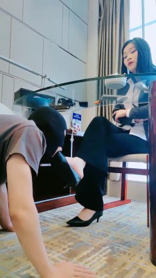 【甜心教主】女高管羞辱废物老公/高跟插嘴/闻舔肉丝 bf26896