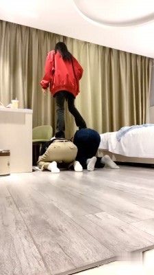【海绵大大】小白鞋女神VS双M-转胯骑马/丝袜塞嘴数据线抽 JS23051710