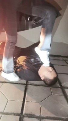 【女巫大人】阳台暴虐跟踪狂-踩狗爪/狗爬行/耳光舔脏鞋/棉袜塞嘴 bf28897