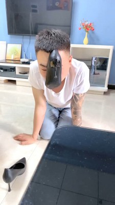 【魅儿】圈养纹身大哥强制喂食 bf28974