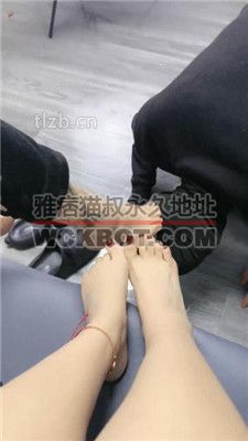 【鱼糯糯】双S-近距离裸足恋足狂舔【双视角版】 JS240125-12
