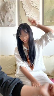 【素人饮水机】搭讪大三眼镜妹 JS260501-13