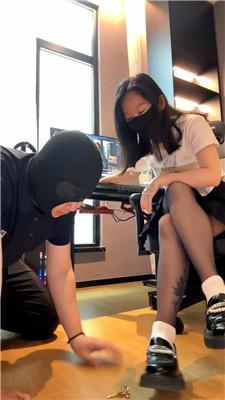 【可可公主】网吧黑丝太妹霸凌锁奴 JS260506-39