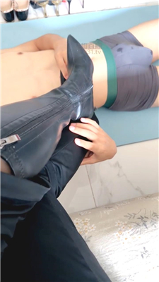 【Mrs Cai】贱狗对着靴底跪  JS260506-16