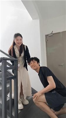 【女生脚汗清洁大师】户外搭讪挨揍 JS260509-9
