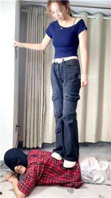 【女生也能很暴力】户外搭讪脏鞋女神 bf63473