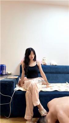 【丸子】下跪啃吃臭脚丫 JS260611-31