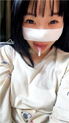 【草莓奶昔】白丝口水诱惑    260611-44