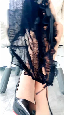 【依甜】妈妈玩弄偷内裤和丝袜的儿子    260626-28