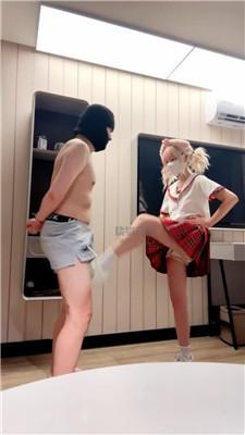 【黑心小魔女】重度踢裆玩弄 JS260705-3