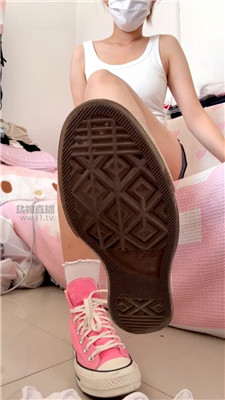 【倩雯】粉匡威白棉袜裸足羞辱    260722-10