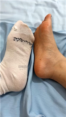 【敢敢】脏袜裸足晨勃贱狗    260804-3