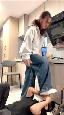 【女生也能很暴力】拽姐女大发泄 JS260921-19