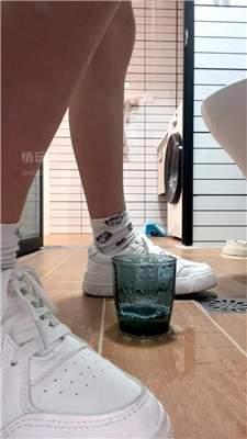 【童瑶】小白鞋白袜-圣水-喂咀嚼物      JS260925-35